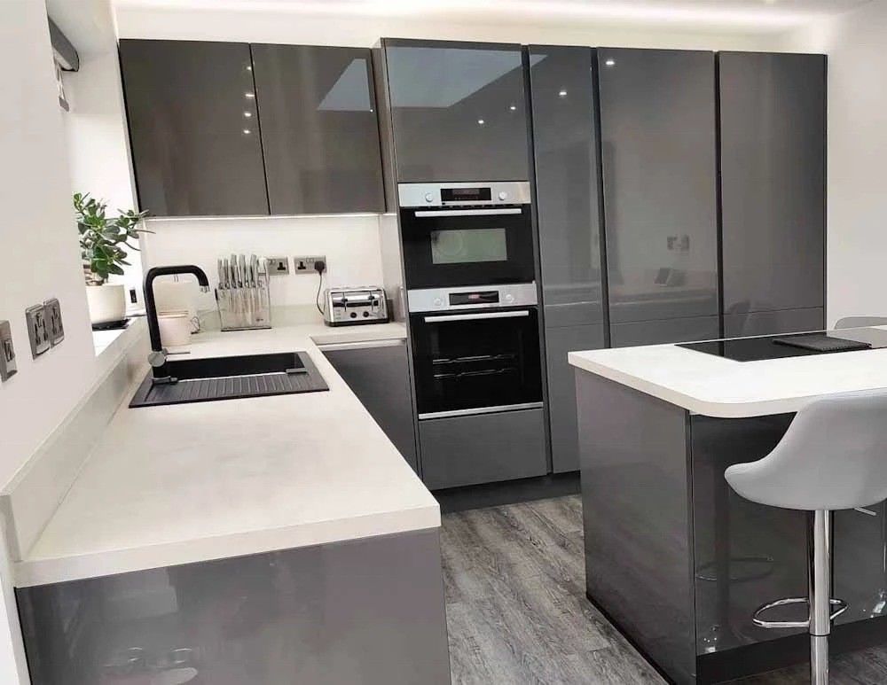 Armário de cozinha brilhante altamente impermeável ODM / OEM para cozinha doméstica estilo de design moderno