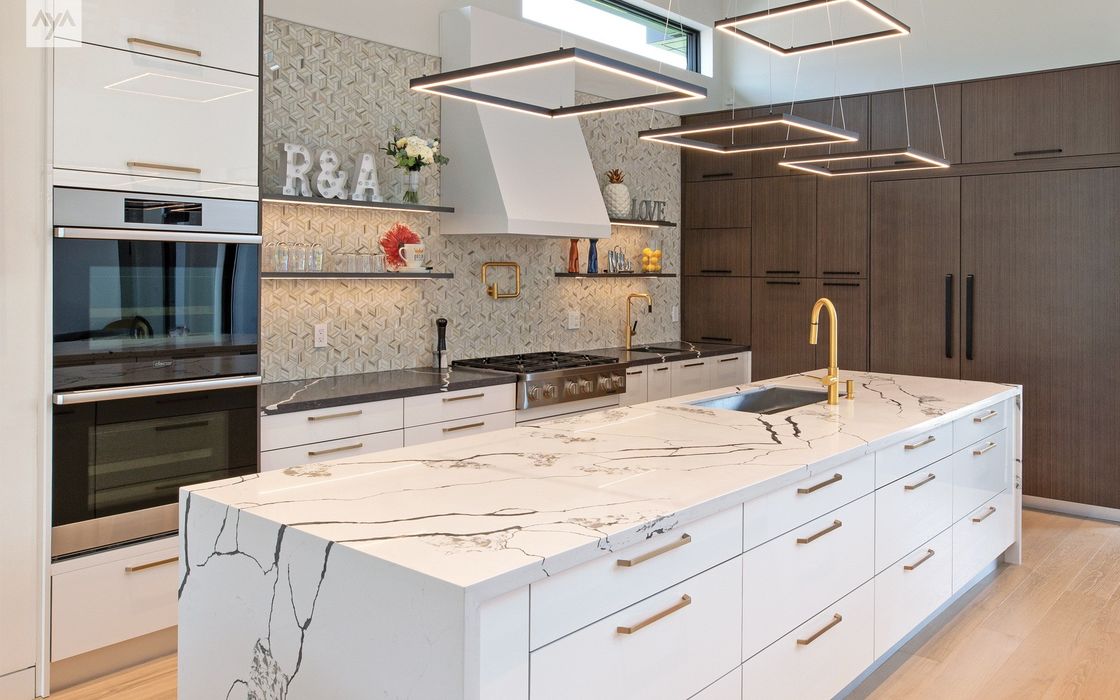 Armário de cozinha moderno de luxo à prova de água à prova de fogo brilhante com cor de faceta personalizada