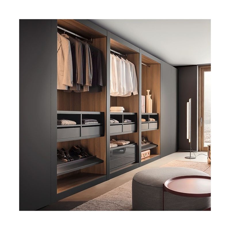 Armário personalizado com estilo de design contemporâneo para armazenamento de roupas