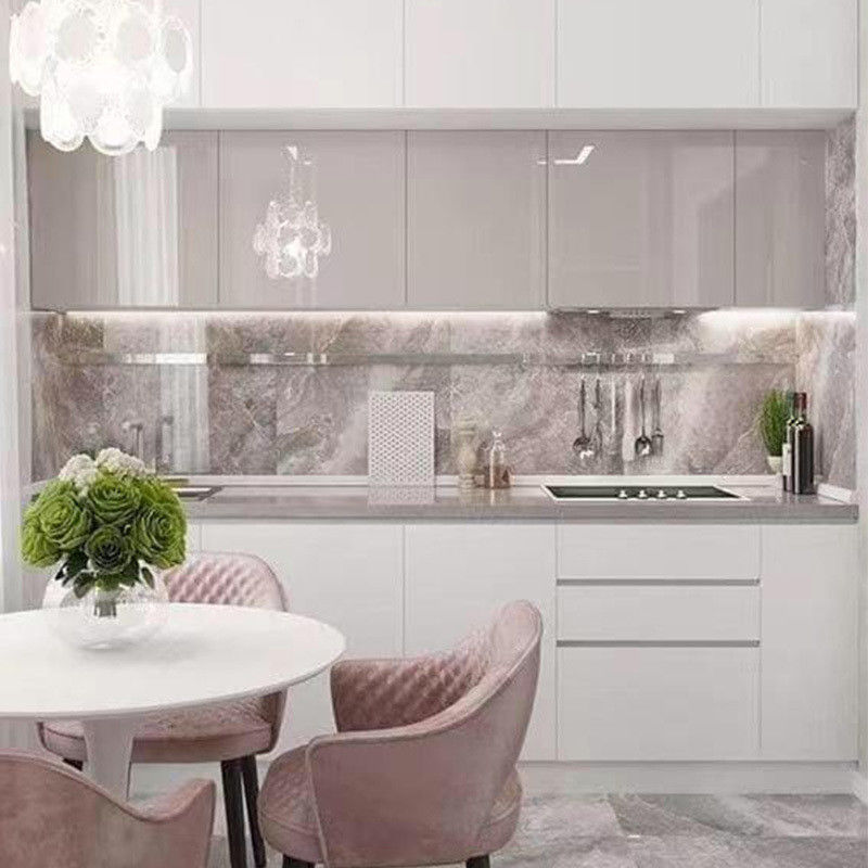 Armário de cozinha italiano moderno com mesa de pedra de borda plana e cor de folheado personalizada