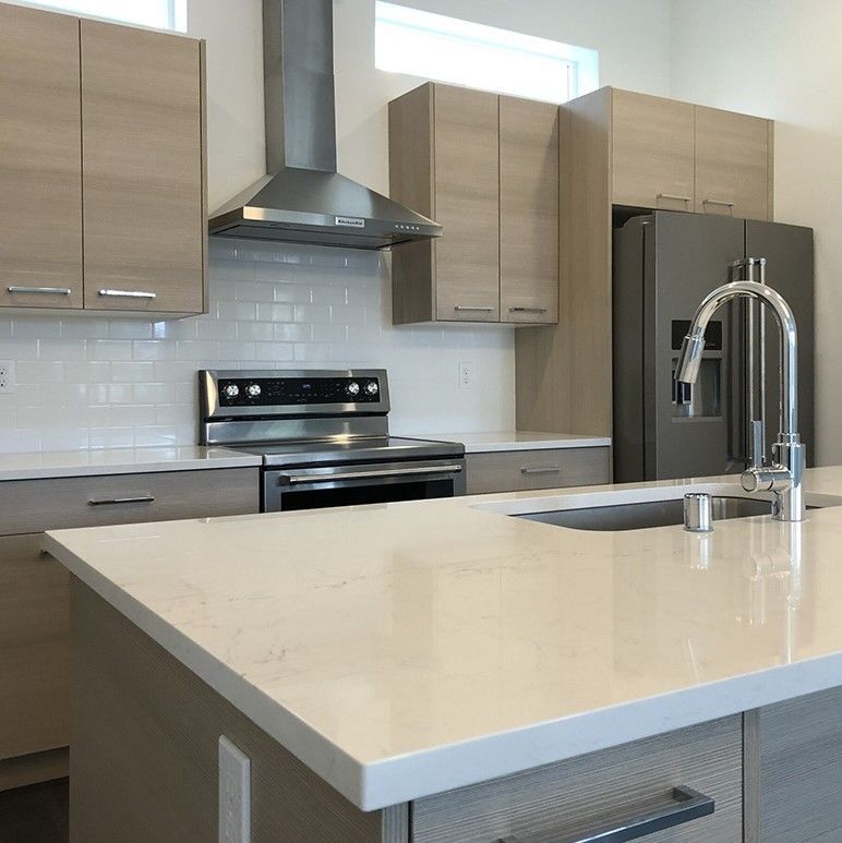 Armários de móveis de cozinha de cor de chapa personalizada com deslizamento de gaveta e design moderno