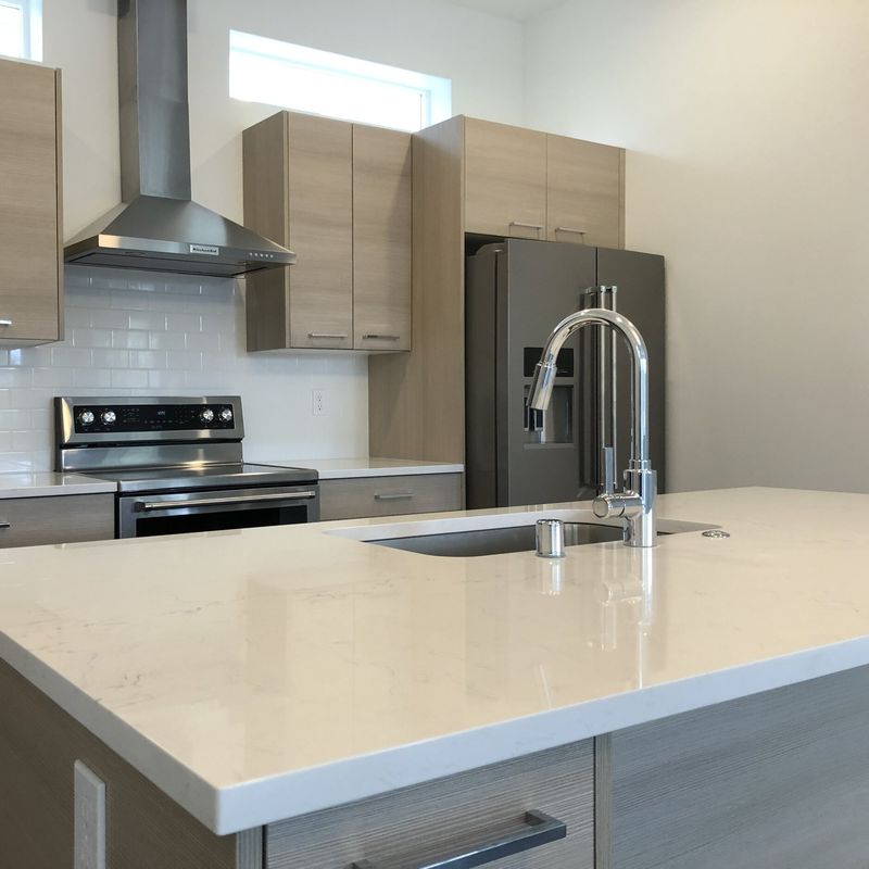 Armário de cozinha personalizado Armários de cozinha modernos Design de luxo para acessórios Blum gaveta