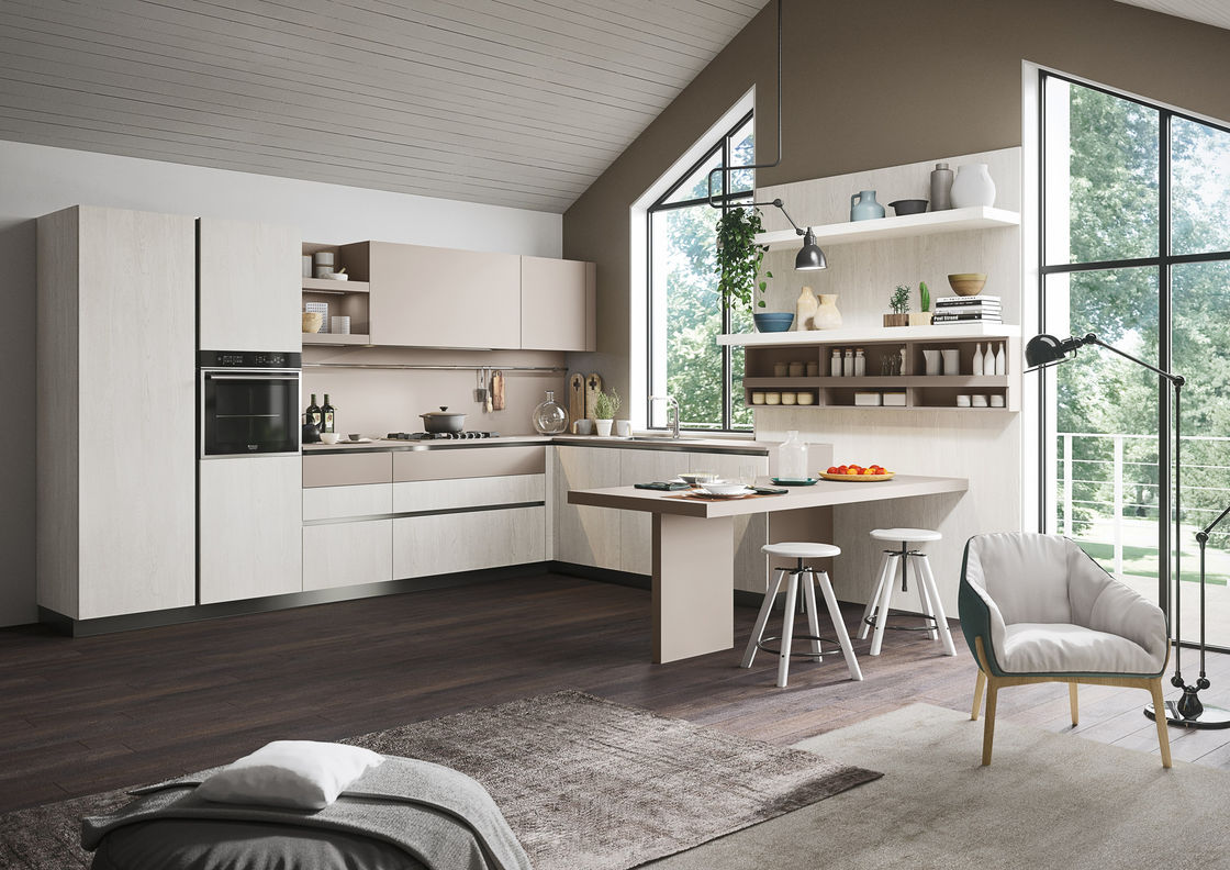 Cabine de cozinha de apartamento de luxo de madeira branca com recipiente de lixo