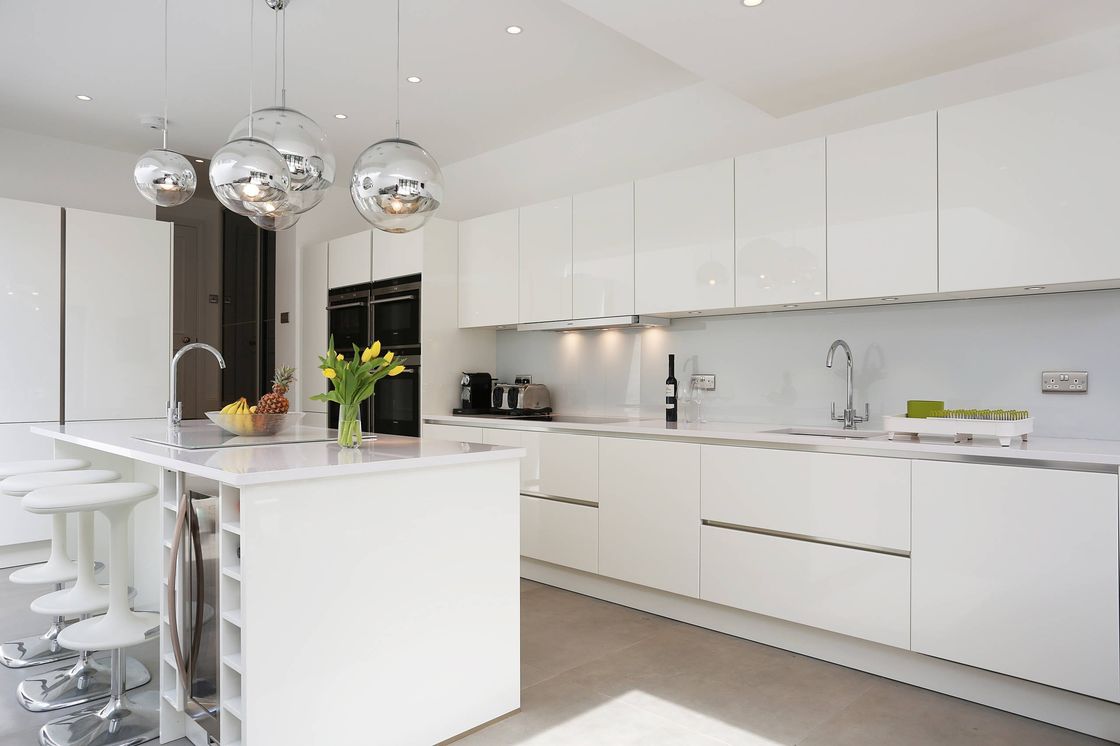 Moderno design brilhante gabinete de cozinha conjunto feito com madeira maciça e Toe Kick Acessórios