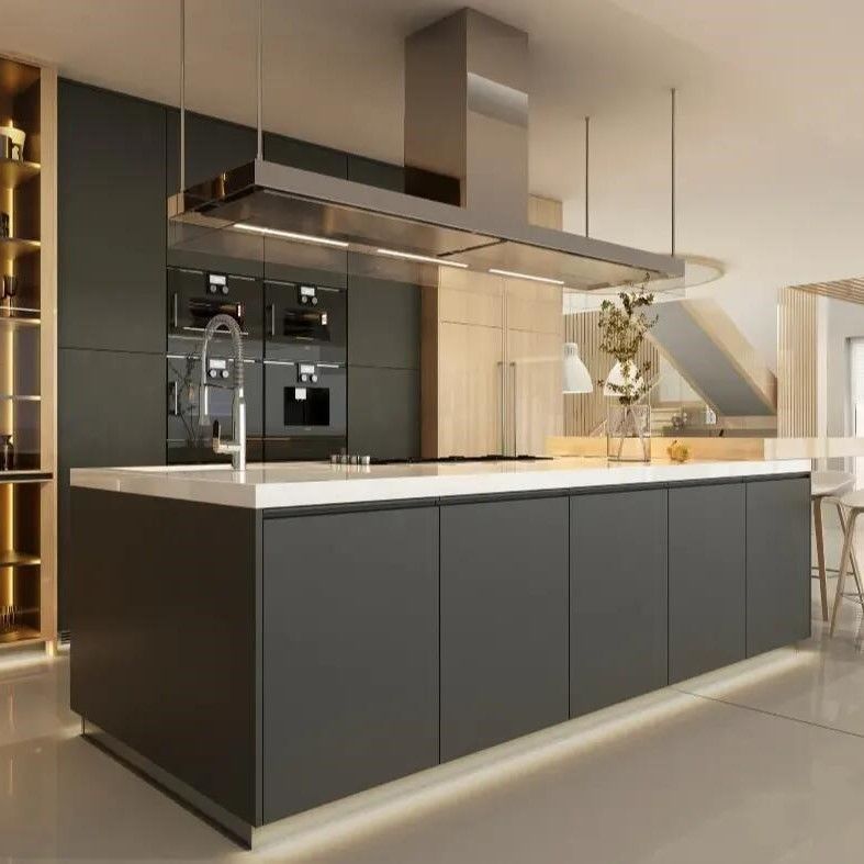 Armário de cozinha moderno em branco fosco para renovação de cozinha antiga em villa