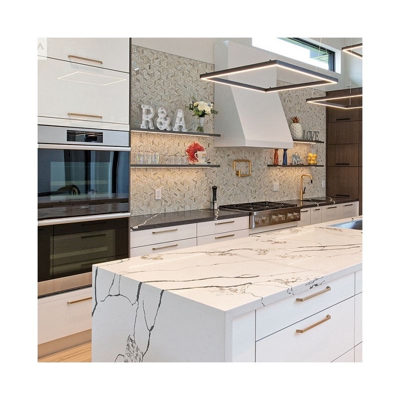 Armários de cozinha de luxo modulares de cores personalizadas com design moderno e acabamento de verniz