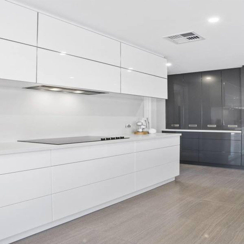 Armários de cozinha de luxo modulares de cores personalizadas com design moderno e acabamento de verniz