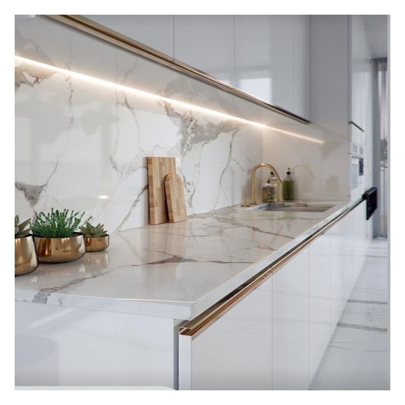 Armários de cozinha de madeira maciça de cor personalizada para fácil limpeza em design minimalista