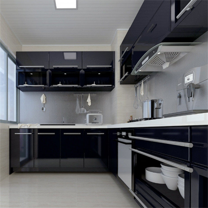 Armários de cozinha de design moderno com portas de estilo Shaker e acabamento de laca