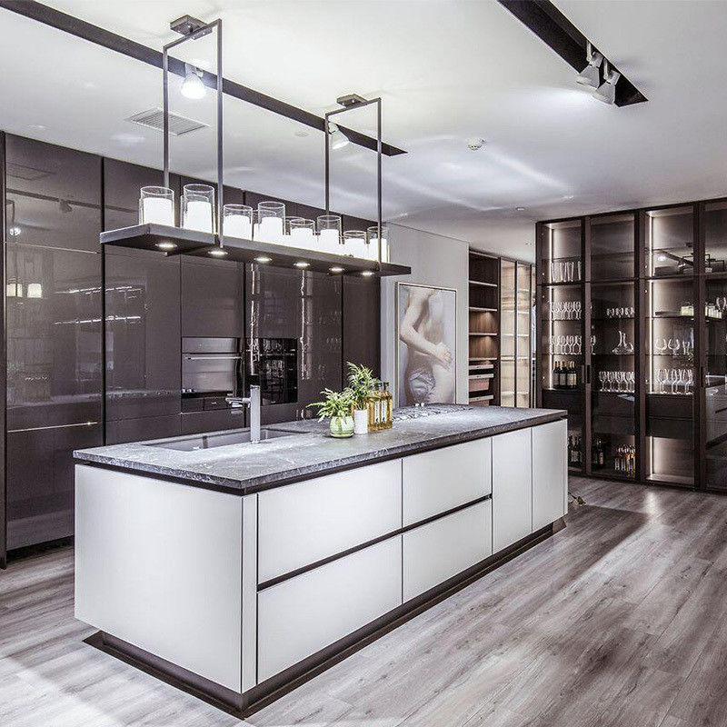 Armários de cozinha modulares de madeira impermeáveis de estilo europeu com tamanho personalizado