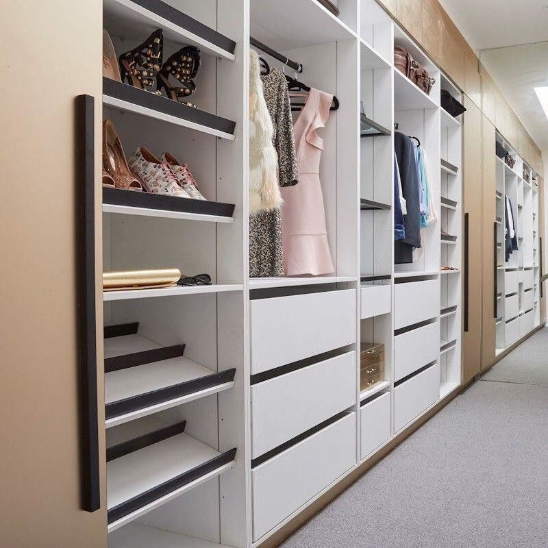 Armário de quarto moderno de madeira de tamanho personalizado com estilo europeu e estilo de painel
