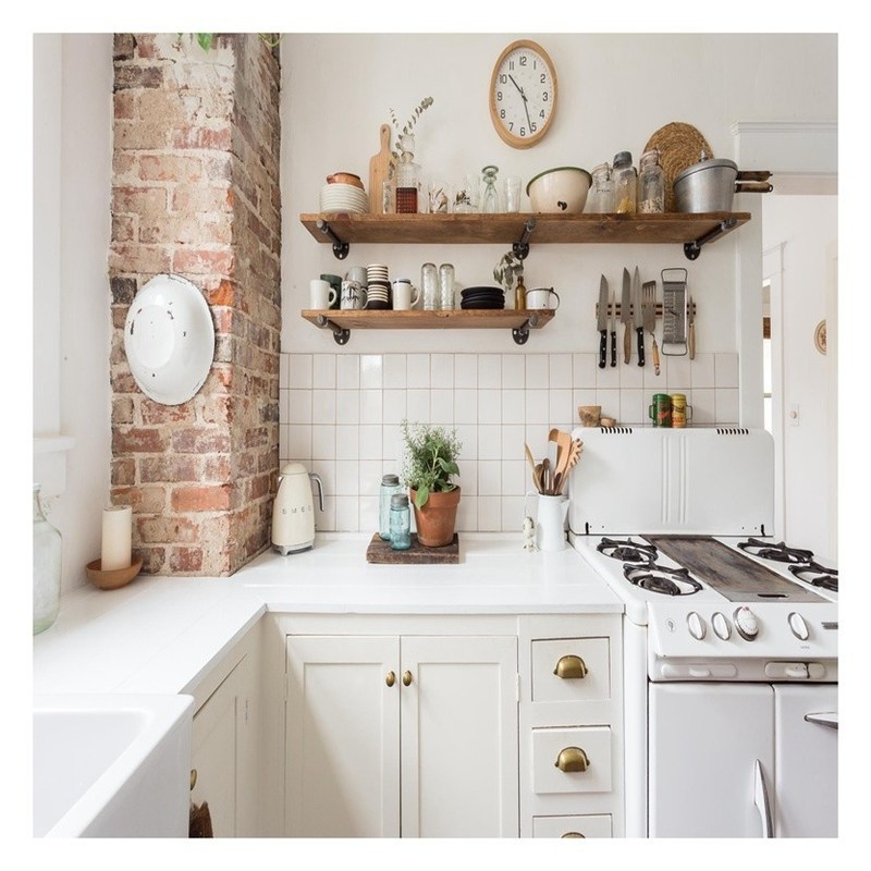 Armários modernos de vidro de madeira branca e sólida Solução para poupar espaço em pequenas cozinhas