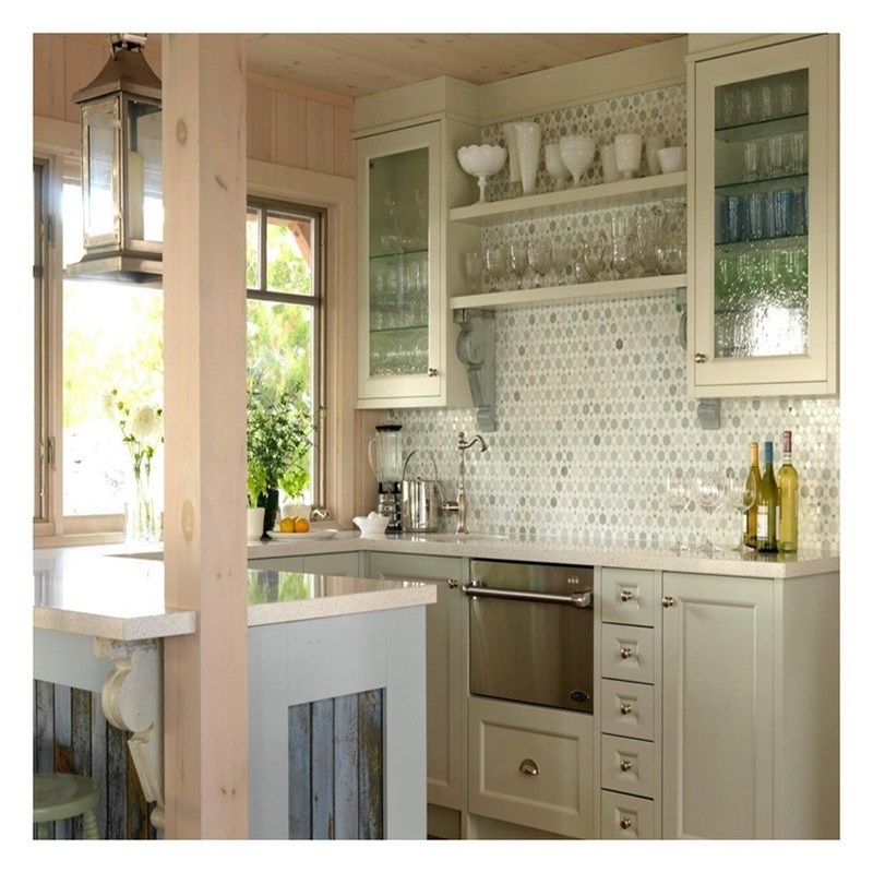 Armários modernos de vidro de madeira branca e sólida Solução para poupar espaço em pequenas cozinhas