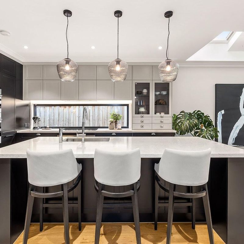 Armário de cozinha de estilo europeu com porta de vidro e estante de parede à prova de fogo