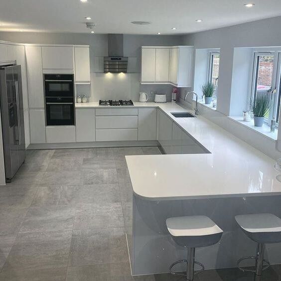 Armários de cozinha brancos em forma de L contemporâneos altamente ODM / OEM com tipo de armário modular