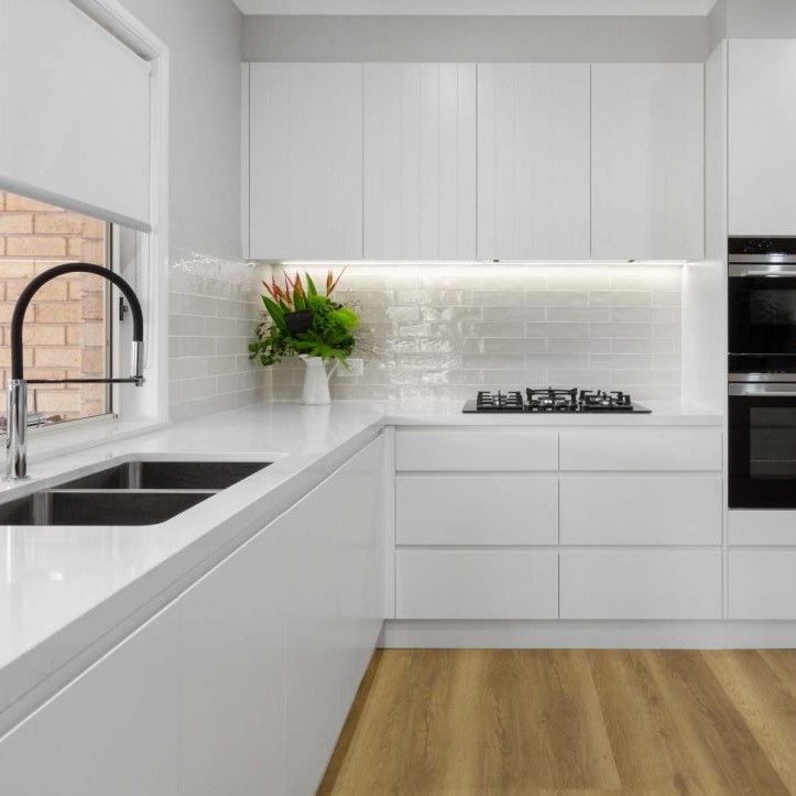 Armários de cozinha brancos em forma de L contemporâneos altamente ODM / OEM com tipo de armário modular