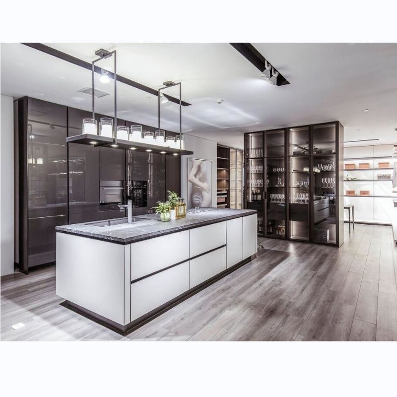 Armário de cozinha de armazém de cozinha de design moderno em cor preta com hardware de barra e Blum