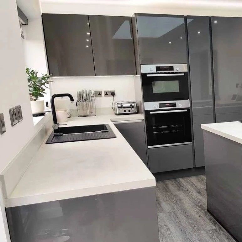 Cabine de cozinha em PVC preto com cor de chapa personalizada