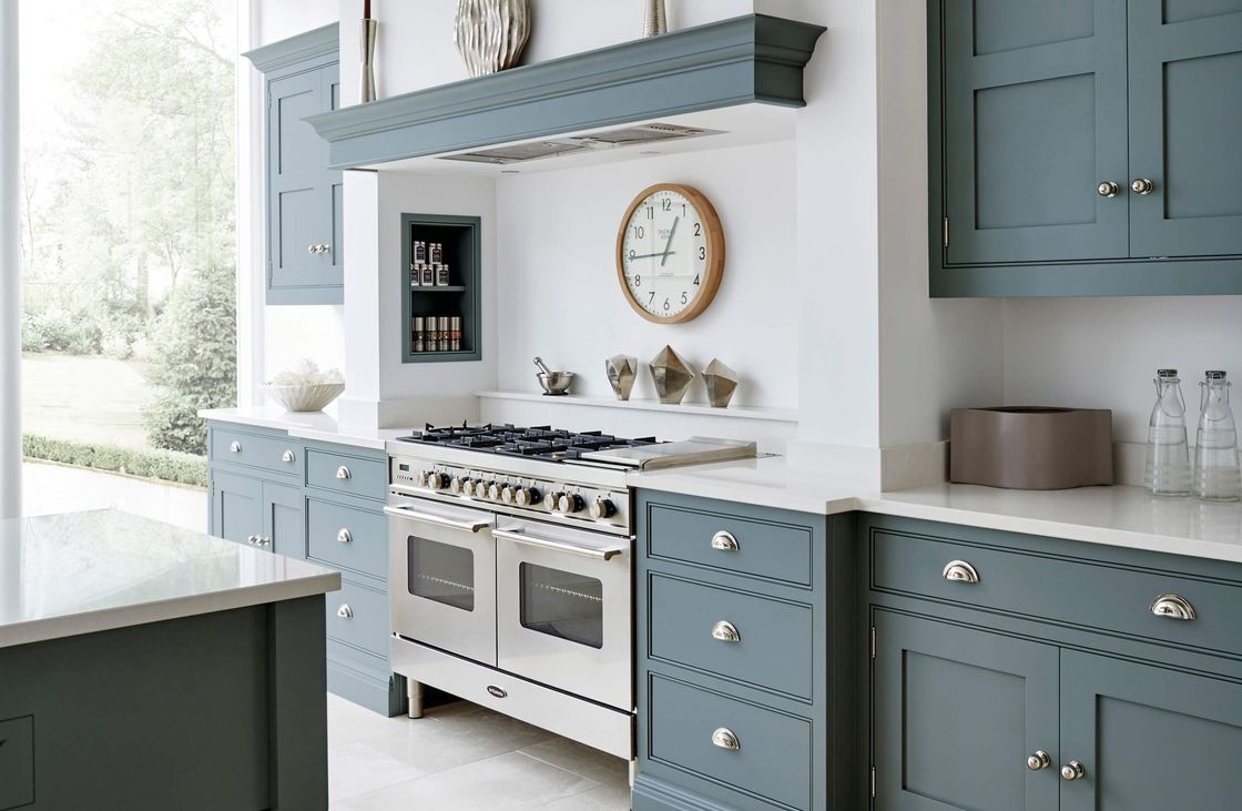 Armário de parede de cozinha de luxo de cor personalizada para limpeza fácil em apartamento de estilo moderno