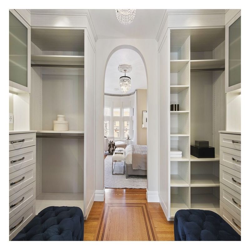 Design contemporâneo Painel de porta de vidro preto Armário de quarto de madeira maciça para apartamento