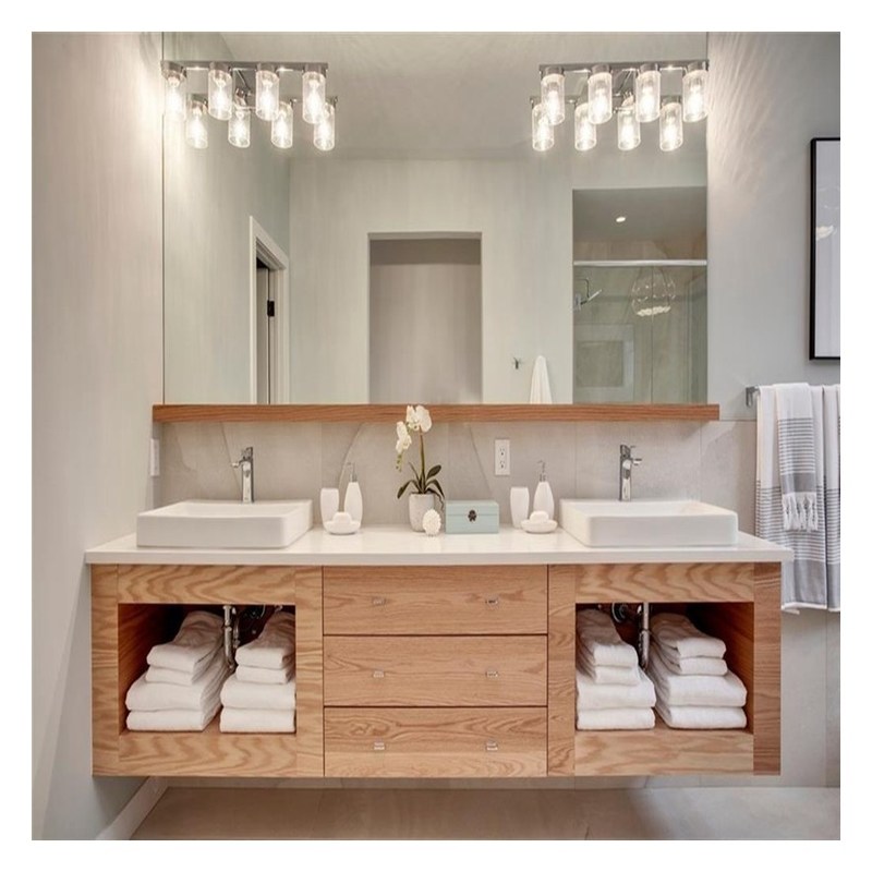 Armazém de banheiro de madeira escura de design moderno com montagem na parede e painel de porta de compensado