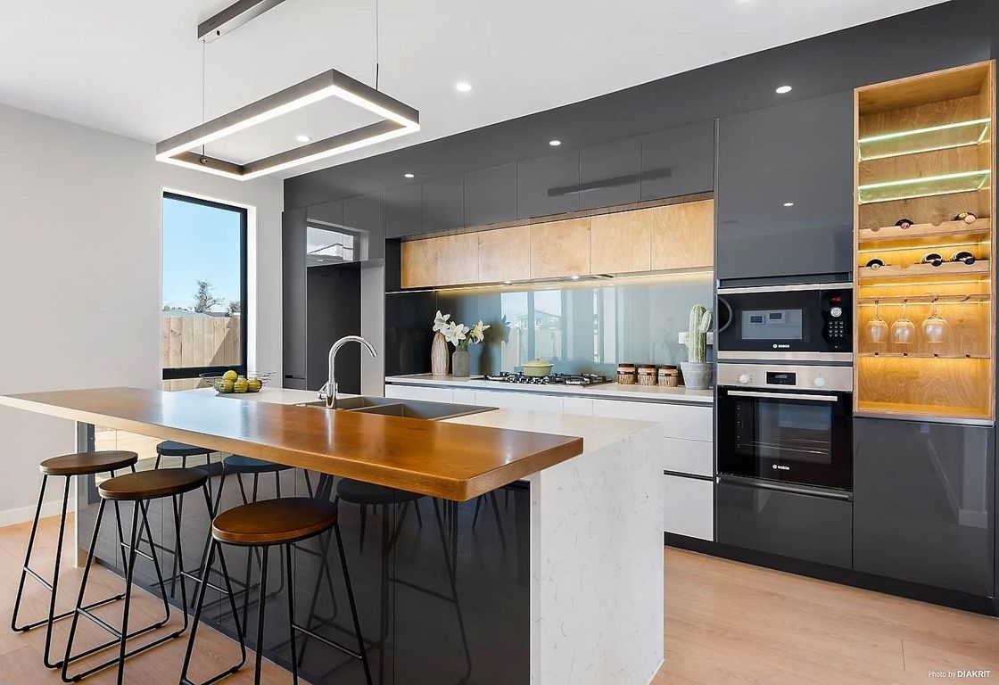 Armário de cozinha brilhante com material de porta HDF e design de estilo moderno