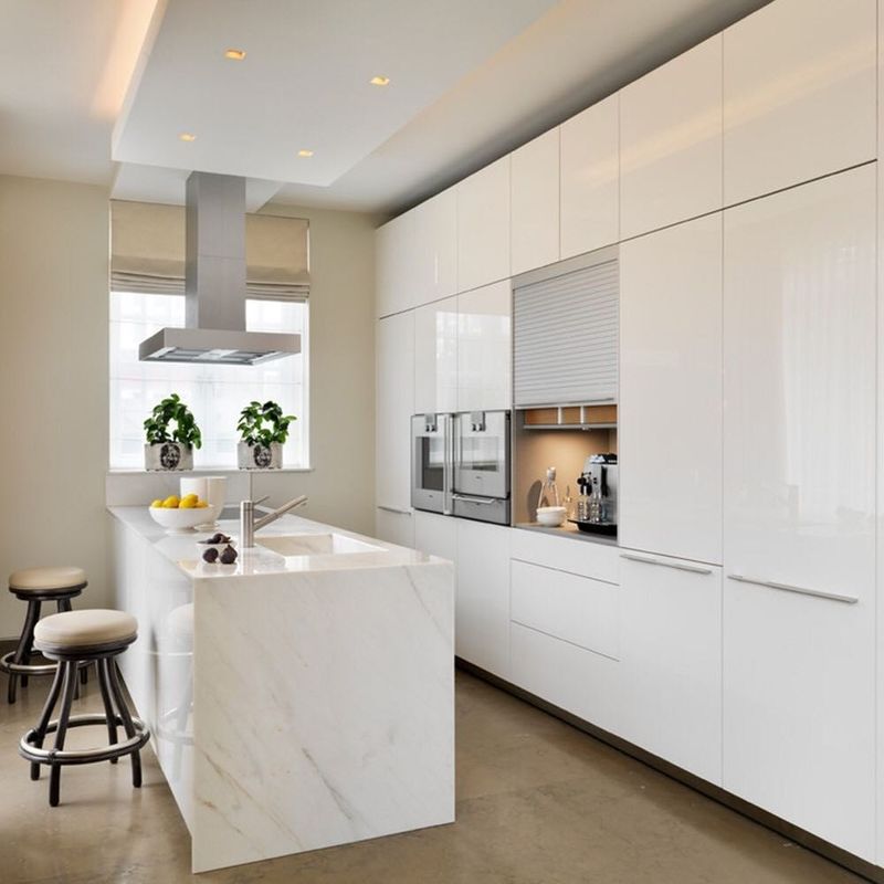 Armário de cozinha brilhante com material de porta HDF e design de estilo moderno