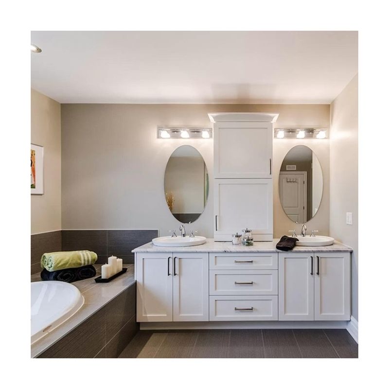 Desenhos personalizados 42 polegadas White Shaker Banheiro Vanity LED Espelho e Gabinete Combo