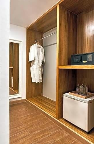 Armários de estilo moderno de alta qualidade feitos de quadro MR HDF para quartos personalizados