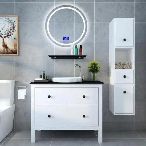 Transforme o seu banheiro com armários flutuantes e espelho iluminado LED