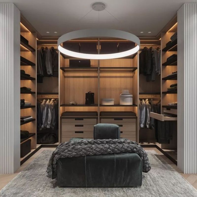 Estilo de design contemporâneo Luxo cinza em forma de U MDF caminhar em armários armários não dobrados
