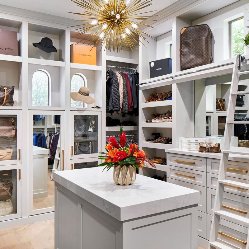 Mobiliário de quarto moderno pequeno em forma de L andar no armário guarda-roupa para solução de quarto
